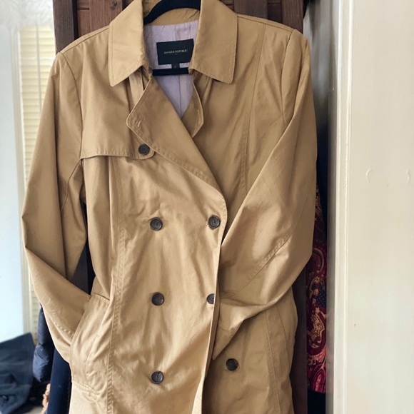 Banana republic camel trenchcoat - Picture 2 of 3